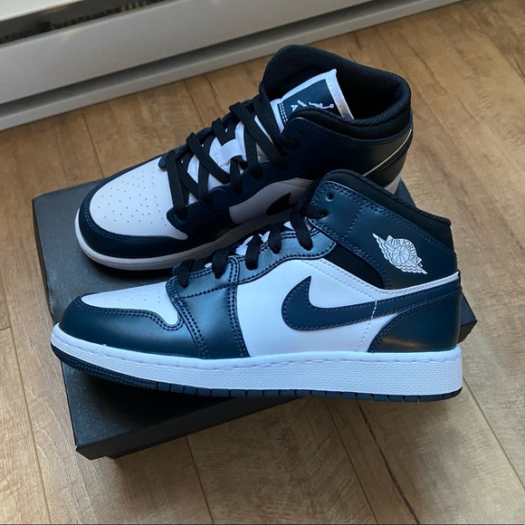 Jordan 1 Mid - Armory Navy / 8.5 women - Picture 3 of 8